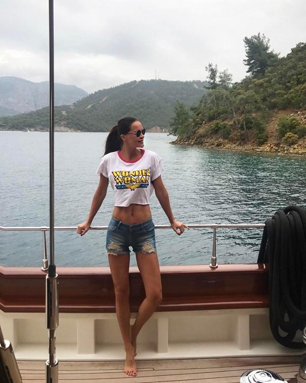 Ebru all    "Mutlu haftalarrrrr"