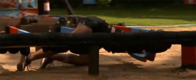 letiim dl oyununda ise Sema ile karlaan Berna, parkurdaki engelde dt. Berna daha sonra kalkp ac iinde yara devam etti.