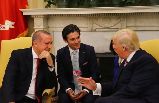 Donald Trump'n ne anlatt renilemezken Erdoan'n hayli keyiflendii dikkat ekti. O anlardan da kameralara pozitif bir grnt yansd.
