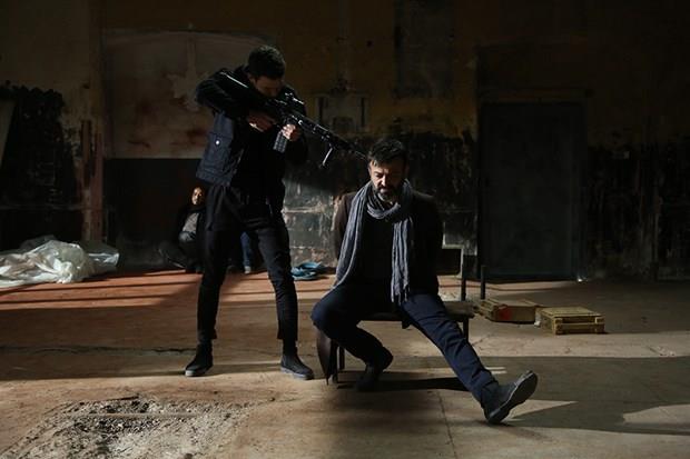 Prison Break, A Fora do Querer, The Voice Teens, The Immortal Life of Henrietta Lacks gibi dnyaca nl yapmlarn yer ald listede &#8216;SZ&#8217; dizisi &#8216;zel yetenekli bir grup askerin lkelerine ynelik terr saldrlaryla verdikleri mcadeleyi konu alan bir aksiyon dizisi&#8217; olarak adlandrld.