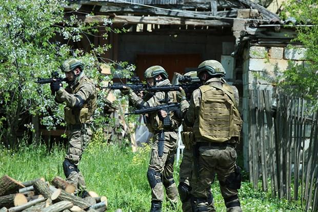 Diziye olan sosyal medyadaki bu ilginin analizinde, kullanclarn ounlukla &#8220;muhteem prodksiyon kalitesi,&#8221; &#8220;iyi yazlm&#8221; ve &#8220;grkemli&#8221; gibi anahtar kelimeler kulland belirlendi.