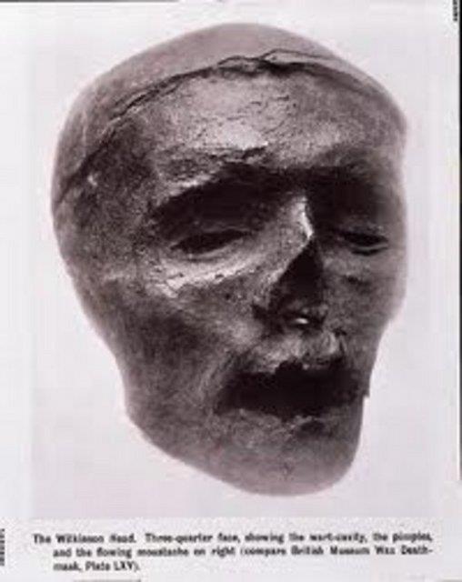 Cesedini 12 saat ipte asl tutan Kral Charles, Cromwell'in ban kestirtmiti. Daha sonra Cromwell'in kellesi mze tarafndan devralnd daha sonra ise bir koleksiyoncuya satld...