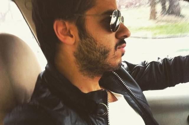 Tayfun Erdoan'n sunduu evlilik programnn damat adaylarndan biri olduunu hatrlatan Sayan, "Tayfun, ok iyi bir ocuk. Onun tek istedii baba sevgisi... Bana babasyla 5 - 6 yldr grmediini ve nedenini de bilmediini syledi. Babasna ulaamadn syleyince ben de onu Emrah'n dizisinin ekildii Kapadokya'ya gnderdim ama babas kabul etmemi. Ben Emrah' ok severim. Emrah yardm yaptmz bir programda benim ricam zerine ihtiya sahibi birine evlerinden birini vermi adam gibi adamdr. Bizim iki taraf buluturmamz lazm" diyerek Emrah'n da yakn dostu olan programn sunucusu Seren Serengil'den destek istedi.