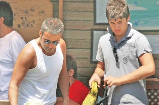 "TAYFUN'U KAPADOKYA'YA BEN GNDERDM"    te yandan Seda Sayan sanat Emrah'n olu Tayfun'la bitmeyen kavgasyla ilgili ok arpc bir aklama yapt.