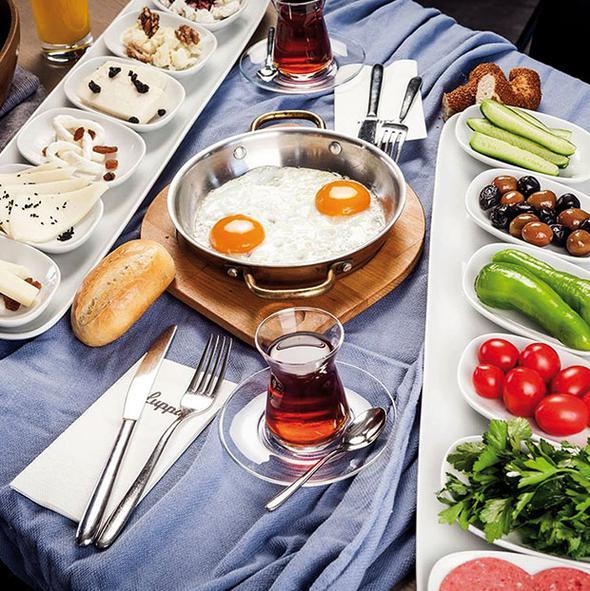ocuklara zel kahvalt<br>  LUPPA / ANKARA<br>    Mnde; &#8216;Luppa kahvalts&#8217;, serpme kahvalt, ocuklara zel kahvalt taba ve meyveli bir seenek de var. Menemen ve kaymak gibi lezzetlerin olduu kahvalt 37.5 TL. ayyolu, (0312) 241 42 22.