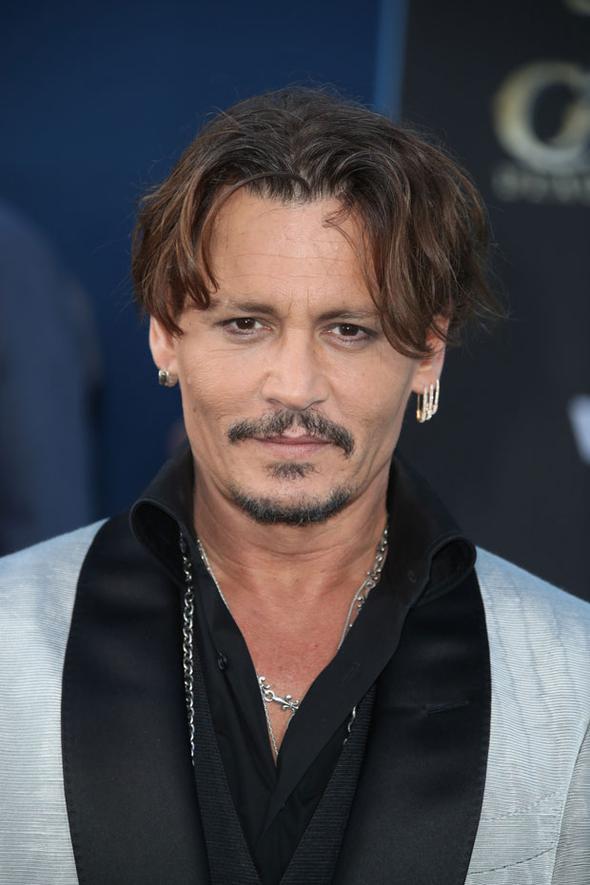 Johnny Depp 53 yanda, ama hi de yle grnmyor.