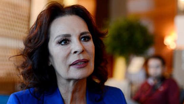 ABD'de bulunan nl sanatya, tehisinin hemen ardndan ameliyat karar alnd.