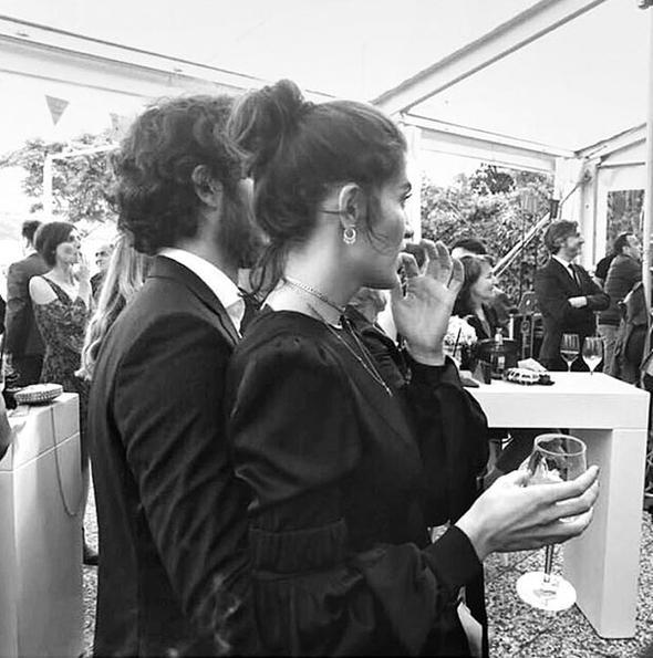 Berrak Tznata, Pelin Karahan&#8217;n ektii bu kareyi Instagram&#8217;da paylat.