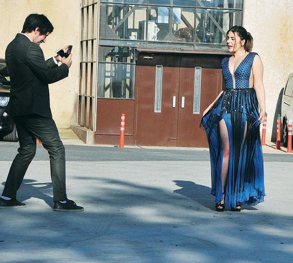 Aya Erturan, ei Oulcan Krca&#8217;ya poz verirken objektife yansd.