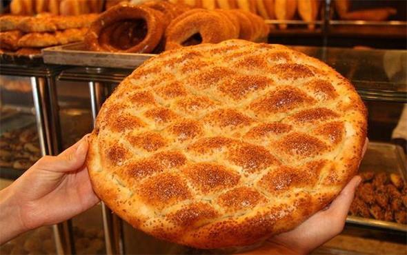 Maliye, ileri veya Ekonomi Bakanlmzn bnyesinde bir komisyon kurulup fiyat tarifelerini ve gramajlar iller baznda nfus younluuna gre iletme giderlerinin fazlalna ve azlna gre fiyat belirlemesi yaplmasnn, hem sektrmz hem de vatanda iin daha effaf olaca grndeyim. Ramazan aynn yaklamas nedeniyle her ilden yeni gramaj, yeni fiyat tarifesi aklamas, iller baznda kafalar kartrc durumlara neden olmaktadr.