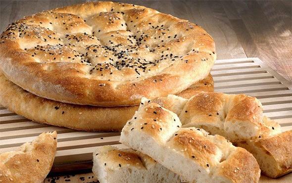 Federasyon Genel Bakan Yardmcs Ak, lke genelinde farkl gramajla, farkl fiyatlarn olmamas gerektiini, her iletmenin gider kalemlerinin ayn olduunu, bir an nce bu yanl uygulamaya dur denilmesini istedi. Ak, "lkemiz genelinde ramazan ay nedeniyle gelenek hali alan ramazan pidesi retimi, gramaj ve tarifelerin yerel ynetimlerden bir an nce alnp genel bir tarifeye tabi tutulmasnn doru olacan dnyorum.