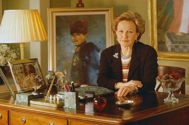 <p><b>Suna Kra (Ko Holding)</b></p>    <p>Serveti: 2 milyar dolar</p>    <p>Tuttuu takm: <b>Galatasaray</b></p>