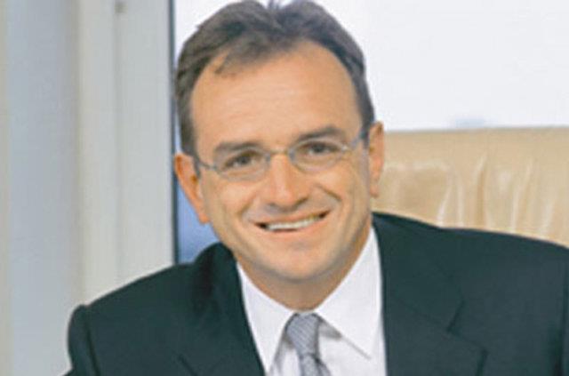 <p><b>Sinan Tara (Enka naat)</b></p>    <p>Serveti: 1.2 milyar dolar</p>    <p>Tuttuu takm: <b>Galatasaray</b></p>