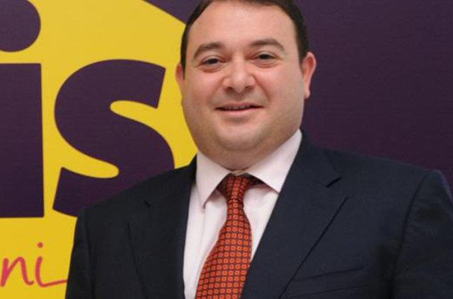 <p><b>Demir Sabanc (Sabanc Holding)</b></p>    <p>Serveti: 650 milyon dolar</p>    <p>Tuttuu takm: <b>Beikta</b></p>