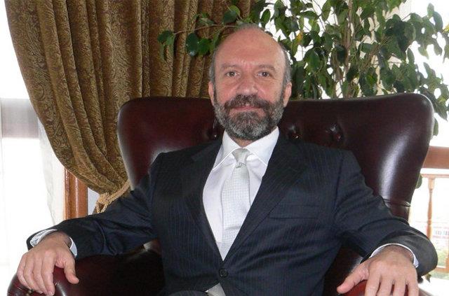 <p><b>Suat Gnsel</b><b>(Yakn Dou niversitesi)</b></p>    <p>Serveti: 1.7 milyar dolar</p>    <p>Tuttuu takm:<b>Trabzonspor</b></p>