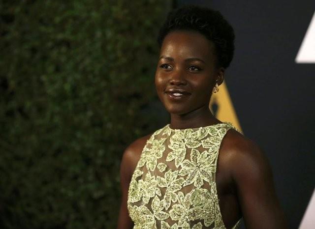 Olduka sosyal bir kiilie sahip olan ksa sallarn arkada canls ve flrtz olduunu da sylesek, yalan saylmaz.