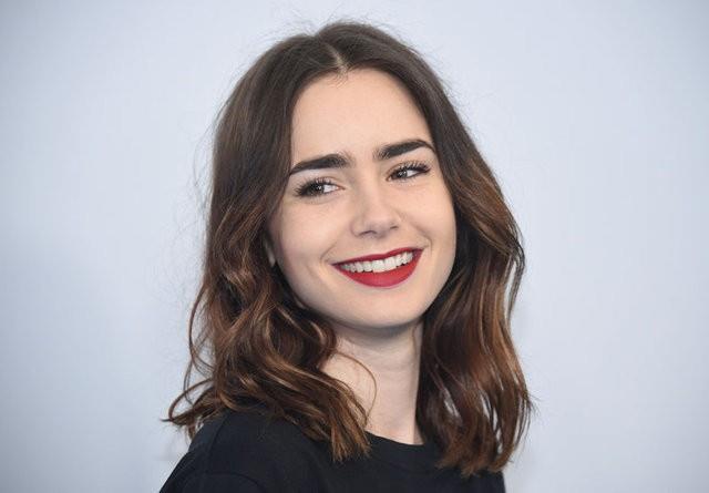 Kendini ve d grnn ortaya koymaktan ekinmez.