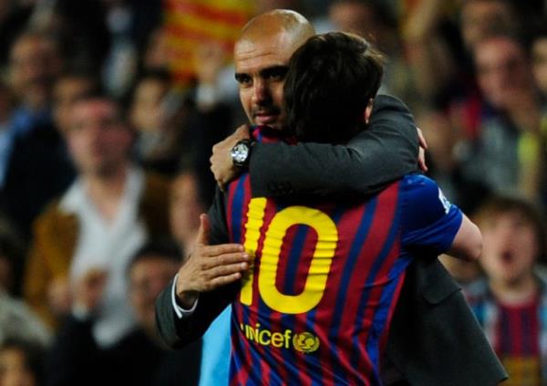 <p><b>PEP GUARDIOLA</b></p>  ''En büyük amacım Messi'yi dünyanın en iyi futbolcusu yapmaktı, ama o beni dünyanın en iyi hocası yaptı. "
