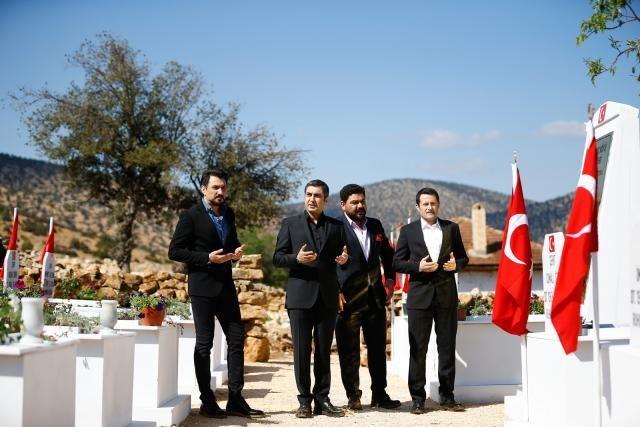 "Sanrm korkusuzluu yani milletten ald gle ekinmeden olaylar anlatabilmesinden kaynakl olduunu dnyorum. zelikle Ortadou ve Arap lkelerindeki ilgiyi de kahramanmzn sadece bir Trk kahraman deil, dou kahraman olmasna balyorum. Kendilerinden hissediyorlar. Biz gerek dizimizde gerek filmlerimizde sadece aksiyon sahneleriyle deil, ierik olarak da izleyiciyle temas kurabiliyoruz.