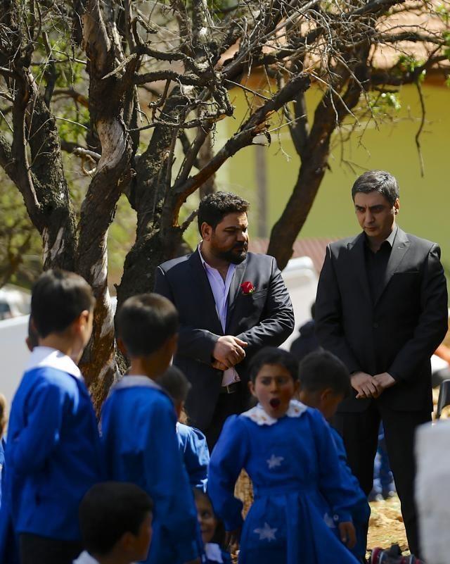 Bir 'mer Baba' karakterimiz var rnein. Babalar ocuklar sz dinlesin, nasihat dinlesin diye de birlikte Kurtlar Vadisi izliyor."