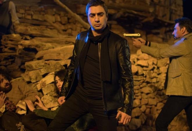 Antalya'nn Korkuteli ilesine bal Dat kynde ekimi sren "Kurtlar Vadisi Vatan" filminin barol oyuncusu Necati amaz, daha nce "Kurtlar Vadisi Irak ve Filistin" gibi ilere imza attklarn, ektikleri filme "Vatan" ismini vererek ilerindeki, ksa dnem nce yaam olduklar sknty anlattklarn belirterek, "Kurtlar Vadisi izleyicilerinin heyecanla beklediini bilmekteyiz. Umarm btn Trkiye izler." dedi.