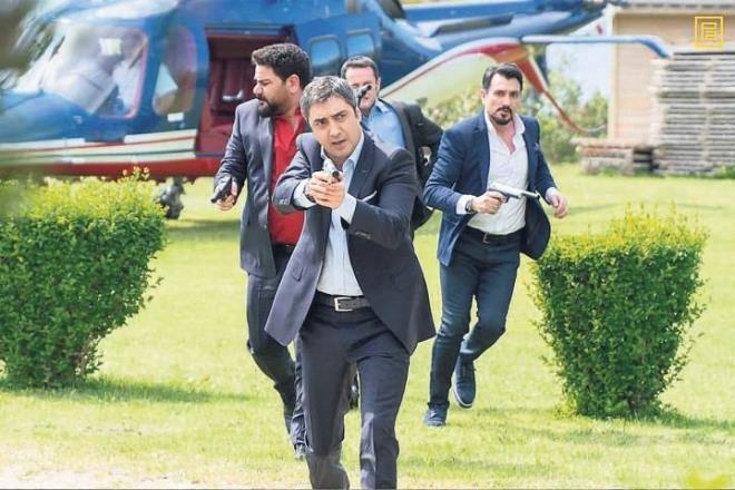 "Sadece Trk deil, dou kahraman"  <p>    Film iin oluturulan temsili ehitlikte dua okuyan amaz, Kurtlar Vadisi dizisinin baars ve Ortadou lkelerinde yakndan takip edilmesiyle ilgili dncelerinin sorulmas zerine unlar syledi: