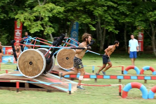Kadnlardan Sema 10 erkeklerden Ogeday 1 canla finale kald.