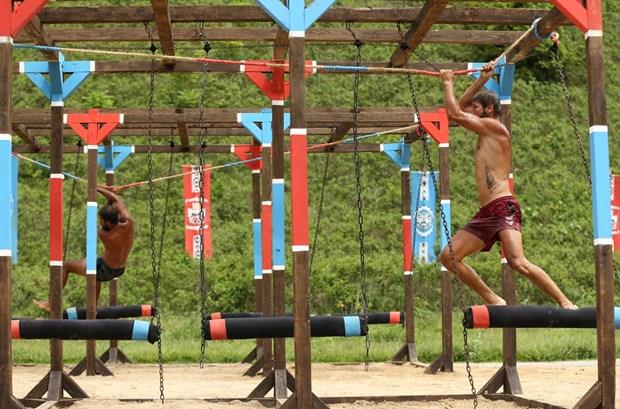 Survivor'da perembe gn oynanacak dl oyununda nller ile gnlller uak ile Dominik dana gidebilecekleri srpriz bir dl iin kar karya gelecek.