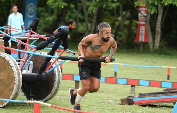 Acun Ilcal, Survivor yarmaclar ile Acun Medya arasnda pazar gn yaplacak voleybol yarmasnn dln aklad.    Survivor seyircileri; seneye bir hafta Dominik seyehati, yat gezisi, ak bfe Trk yemekleri, her yarmacya gzel bir saat dllerinden yzde 42 ile ak bfe Trk yemekleri seti. Ancak Acun Ilcal Survivor takm galip gelirse 4 dl de kazanacaklarn aklad.    te Cuma gn Survivor'da yaananlar...