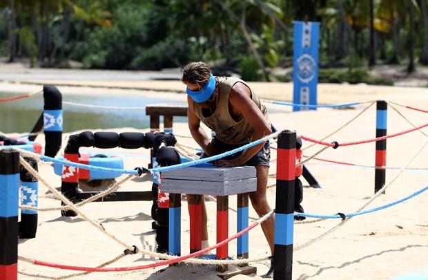 Survivor'da cumartesi gn nller takm ile gnlller takm uaa binip Punta Cana giderek akam yemei, otelde konaklama, sabah balon turu ve 3 eit dondurma dll yarmada kar karya geldi.