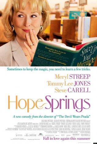 A�k Yeniden    G�sterime girdi�i d�nemde ele�tirmenlerden y�ksek not almasa da, "A�k Yeniden" annenize iyi gelecek filmlerin ba��nda.Belki filmi izledikten sonra baban�zla ikisi i�in mini bir tatil de organize edebilirsiniz! Filmde Kay ile Arnold 31 senelik evliler ve asl�nda ayn� evde iki yabanc� olarak hayatlar�n� ge�iriyorlar. Sonunda Kay'in can�na tak ediyor ve bir evlilik terapisi program�na rezervasyon yapt�r�yor. Ba�rollerde ise Meryl Streep, Tommy Lee Jones ve Steve Carell var.