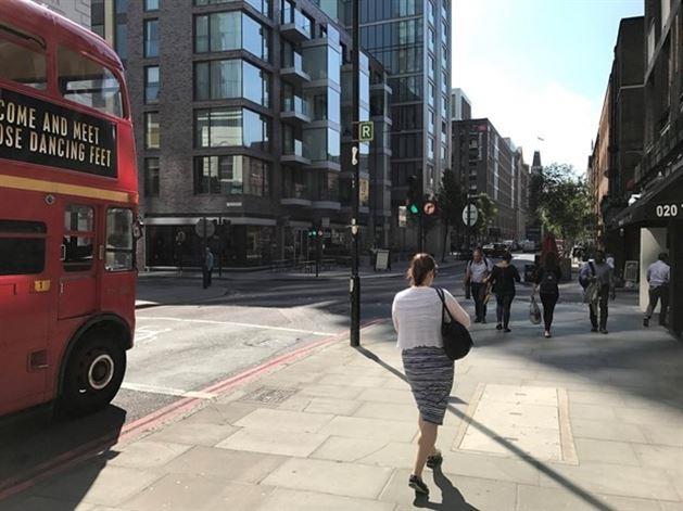 Nokia efsane modeli 3310'u yenileyerek tekrar sata sundu. Business Insider tarafndan efsane modelin kameras Apple'n amiral gemisi iPhone 7 ile karlatrld. te sonular..  <br>iphone7