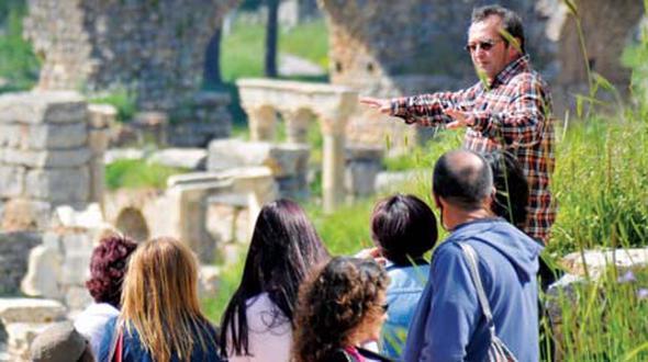 Turist rehberlii    Kii ba yllk kazan: 17.385