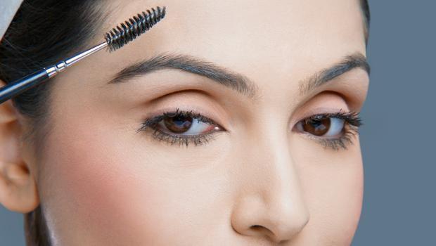 Seyrek kalar, birok kadnn en ikayeti olduu durumlardan biri. Ka boyalar ya da lazer gibi uygulamalarla oaltlmaya allan kalar iin kendi kendinize uygulayabileceklerinizi sizler iin derledik.