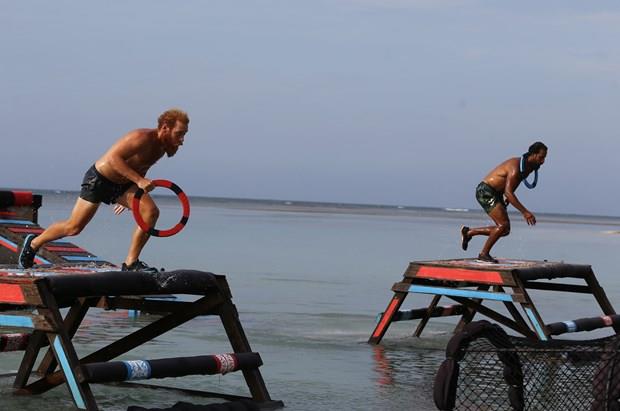 Furkan Kzlay'n rol ald dizi ve filmler:  <br>    ocuklar Duymasn (2002-2005), Emret Komutanm ah Mat (2007), ocuklar Duymasn (2010-2012-2013)