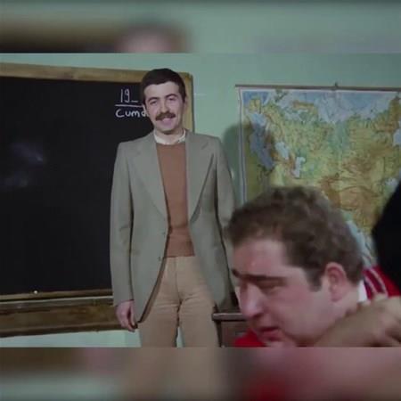 Filmin bu sahnesinde tahtann sa st kesinde tarih ve saat yazyor ama...