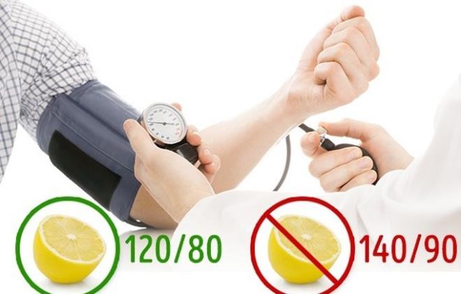 ou insan yksek tansiyondan ikayeti. Halbuki zm basit: Limonun kokusu tansiyonun dmesine ve kan basncnzn azalmasna yardmc oluyor.<br>    Ayn zamanda kalp krizi, kalp-damar rahatszlklar ve kanser gibi hastalklardan vcudu koruyan bir antioksidan olduunu da unutmamak lazm.