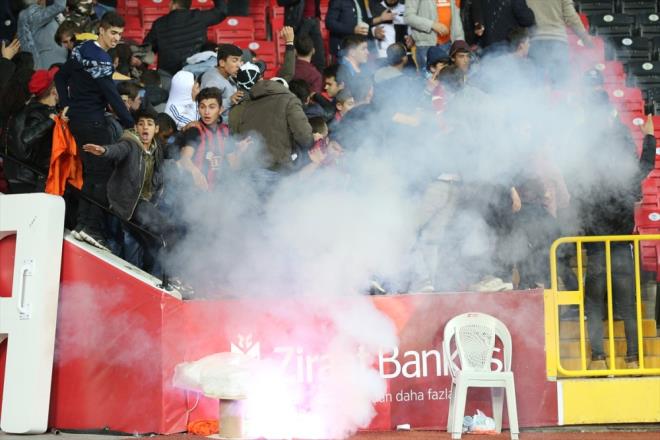 55. Trkiye Kupas, Medipol Baakehir ile Atiker Konyaspor arasnda Yeni Eskiehir Stad&#8217;nda yaplacak final mayla sahibini buldu.. te yandan ma ncesi tribnde yaanan gerginlik maa da tand.
