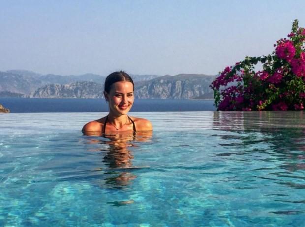 29 Haziran’da Fahriye Evcen’le nikah masas�na oturmaya haz�rlanan Kara Sevda'n�n Kemal'i Burak �z�ivit, balay� planlar�na da ba�lad�,