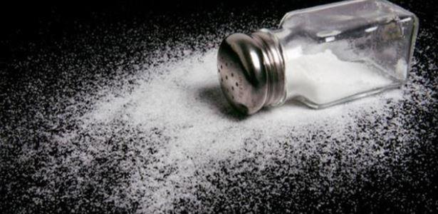 �ok tuzlu g�dalar: Tuzun kalbe zarar verdi�ini herkes bilir. Zekay� da geriletti�i ispat edilmi�tir. Bilinmeyen �ey ise tuzun i�indeki yo�un sodyum beyne de zararl�d�r ve d���nme yetene�ini zay�flat�r.