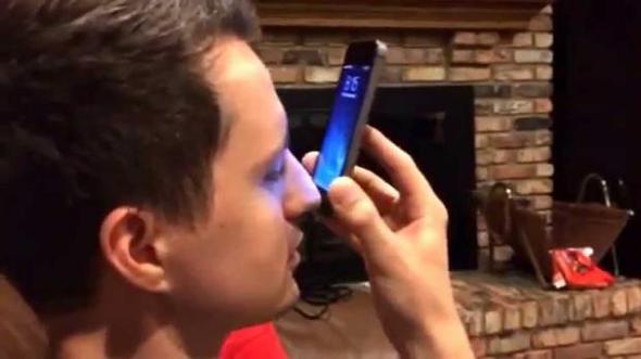 iPhone’unuzda elleriniz ya�l�, ama telefonu a�mak istiyorsunuz; burnunuzu kullan�n!