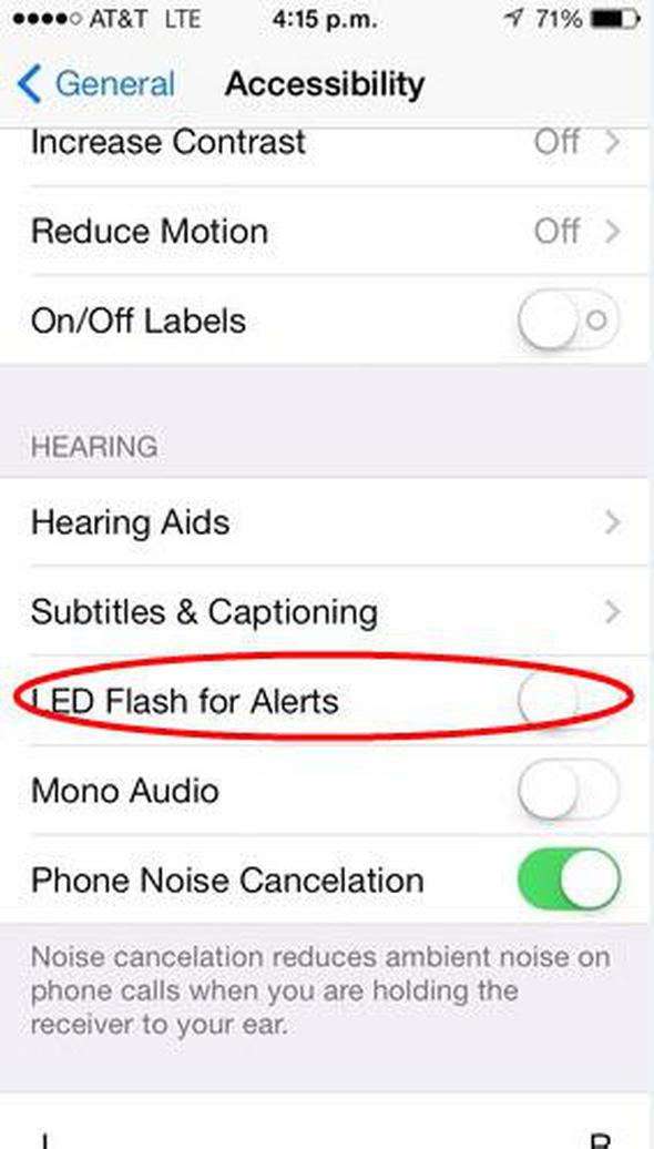 Gelen bildirimleri g�rmek i�in fla� �����n� kullanabilirsiniz. �rne�in arama geldi�inizde fla��n�z yan�p s�nebilir. Ayarlar men�s� i�inde ilgili ayar� bulabilirsiniz. (Settings>Accessibility)