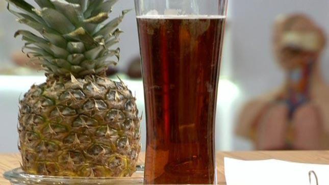 7. Sindirim sistemini dzenliyor<br>  100 gramnda 6,7 gram lif ieren hurma yksek lifli meyvelerin banda geliyor. Lifli yiyeceklerden zengin beslenmek de barsak fonksiyonlarnn dzenlenmesinde etkili oluyor. Sindirim sisteminin dzenlenmesi de hemoroit, kolon kanseri ve kolit gibi sindirim sistemi hastalklar riskini azaltyor.