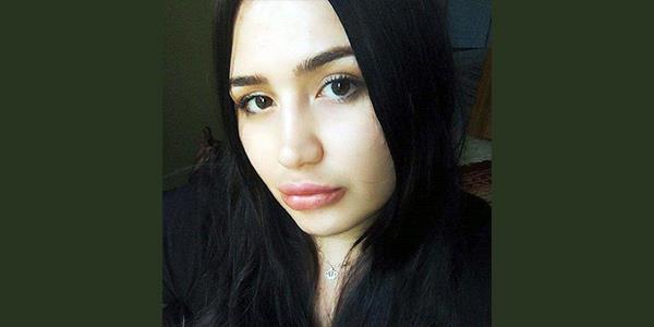 Olmamlara zlmyorum. nk kadere inanyorum. Allah'a snyorum ve sizin sandnz gibi dm deil ruhumu seviyorum. Biliyorum kalbim gzel olursa hi bir gz beni irkin gremez. Ve bilmiyorsunuz, yaratann byk kudretini unutuyorsunuz. Ve isteyin yalnzca ondan isteyin. Sevin en ok onu sevin. Dua edin. Utanmayn ekinmeyin, doru bildiiniz yoldan geri dnmeyin. Hakszla boyun emeyin. Ama ne olursa olsun kalbinizin kt olmasna izin vermeyin. Dnyay iyilik kurtaracak. Hep iyi kaln hoa kaln" notunu paylat.