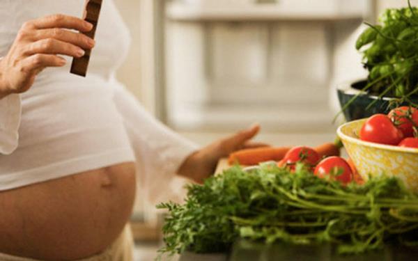 <b>Hamileler, hamile kalmay dnenler ve emzirenlere:</b> Yukardakilere ek olarak demir takviyesi