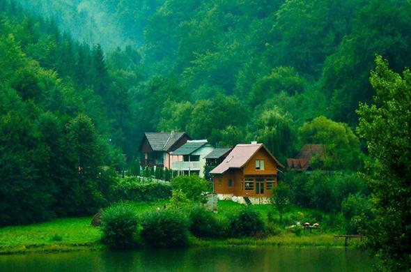 <p>Ortanca ya�, n�fusu olu�turan ki�ilerin ya�lar�, k���kten b�y��e do�ru s�raland���nda ortada kalan ki�inin ya�� olarak hesaplan�yor. Buna g�re, n�fusun yar�s� bu ya�tan k���k, di�er yar�s� da bu ya�tan b�y�k oluyor.</p>