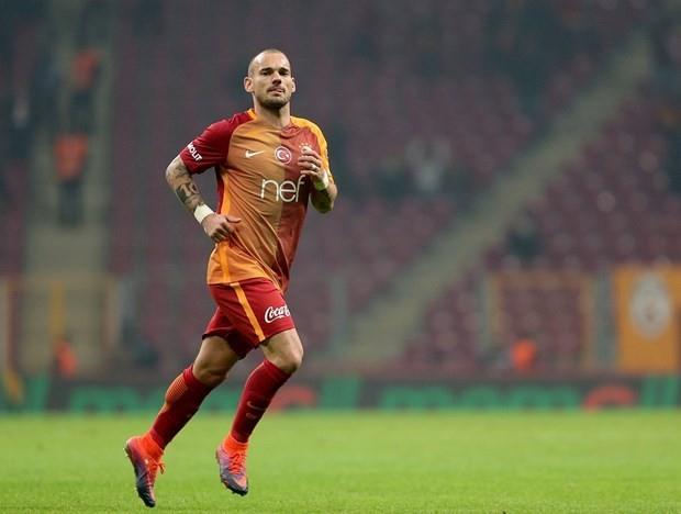 Ilcal Galatasaray'n yldz Sneijder ile yakn dost olduunu belirterek "Sneijder yakn arkadam, son dnemde tekrar gzel goller att. Kendisi ok kaliteli bir futbolcu. nemli malarda nemli golleri var. Sneijder Survivor'da baarl olur" ifadelerini kulland.Ilcal'nn Galatasarayl Wesley Sneijder ile yakn dost olduu biliniyor.