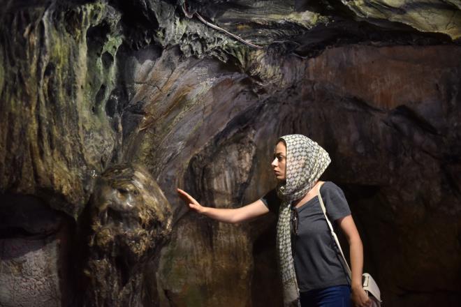 Dnyann eitli kentleri ile Mersin'in Tarsus ve Kahramanmara'n Afin ilelerinde de Ashab- Kehf'e atfedilen maaralar yer alyor.