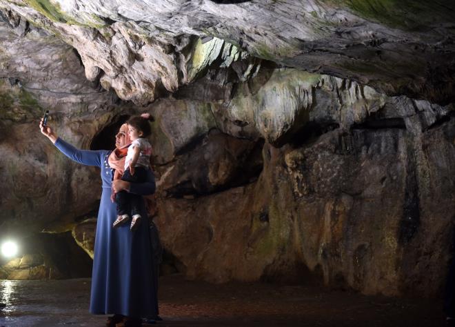 lgi ekici hikayesi, mistik havas ve ilgin sarktlaryla ne kan Tarsus'taki maara ise ramazan ayn kutsal yerleri ziyaret ederek deerlendirmek isteyenlerle dolup tayor.