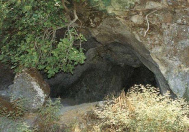 Ay inlerinin girileri herzaman kuzeye bakar..